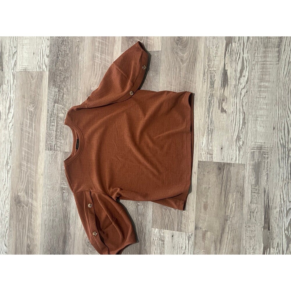 New Rust Fall Fashion Top Womens size s with button sleeves boho top current air